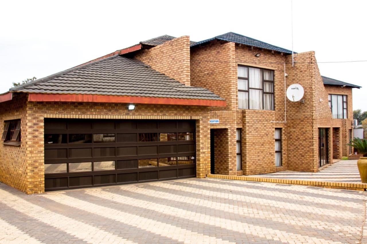 Vakhusi Guesthouse Malamulele Exterior photo